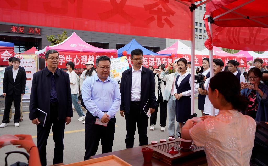 20240417易倍emc官网第十六届科技文化艺术节开幕式4.JPG