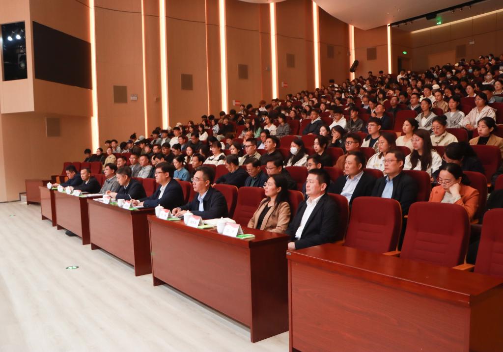 20251012中共中央宣传部原副部长王世明应邀来校作社会主义核心价值观与文化自信专题报告 (1).jpg