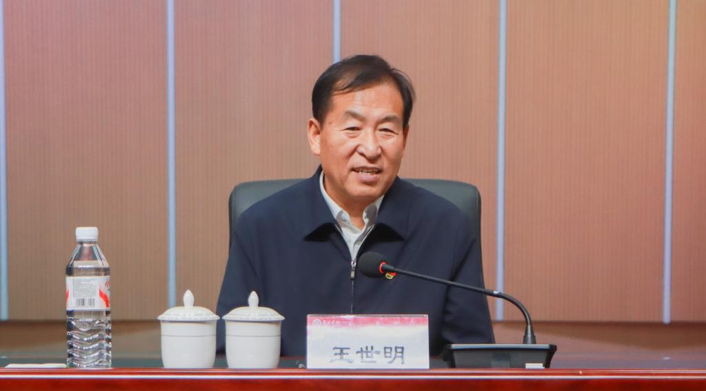 20251012中共中央宣传部原副部长王世明应邀来校作社会主义核心价值观与文化自信专题报告 (2).jpg