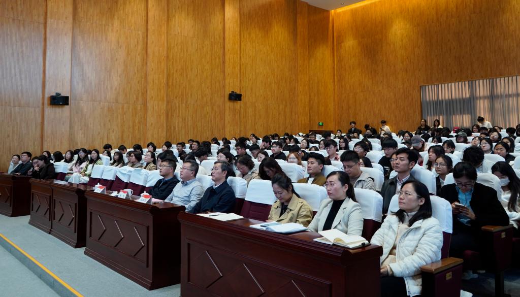 20241024易倍emc官网 2024 年大学生“实践归来话成长”暑期社会实践总结分享会22JPG.jpg