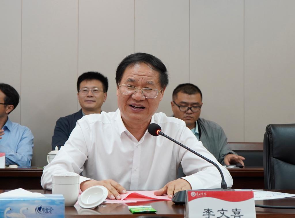 20241015上海工程技术大学易倍emc官网战略合作签约仪式3.JPG