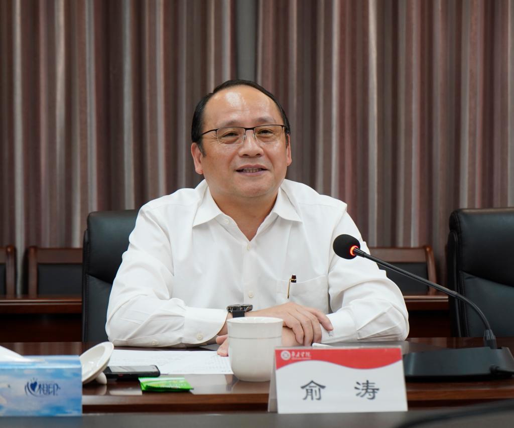 20241015上海工程技术大学易倍emc官网战略合作签约仪式4.jpg